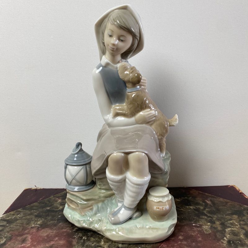 Lladro, jente med hund