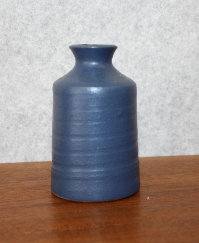 Liten, blå vase