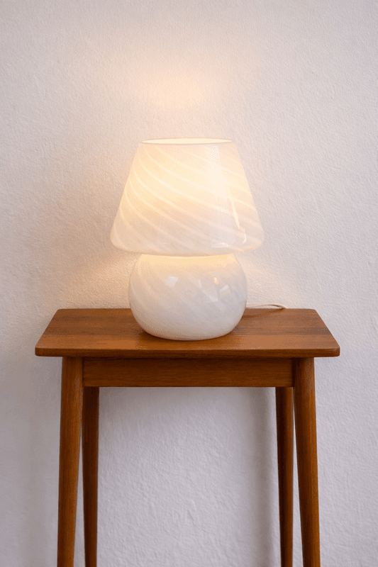 Hvit sopplampe i glass